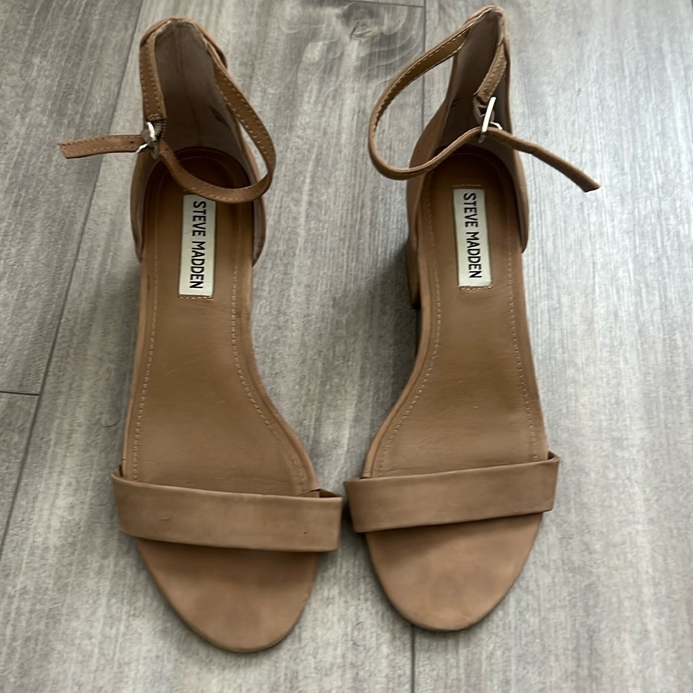 Steve Madden nude heels